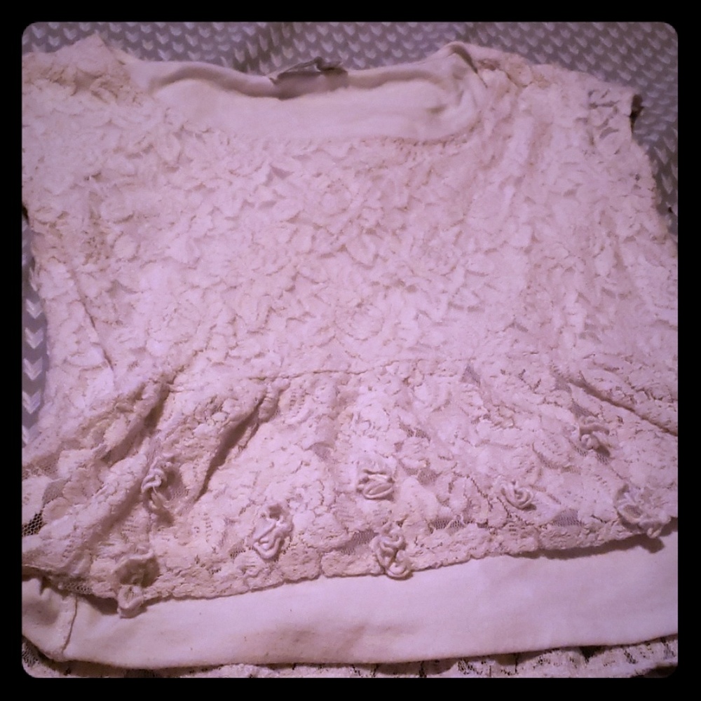 white lace crop pemble top